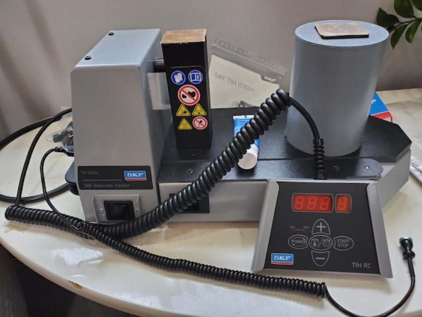 Máy gia nhiệt TIH 030M/230V